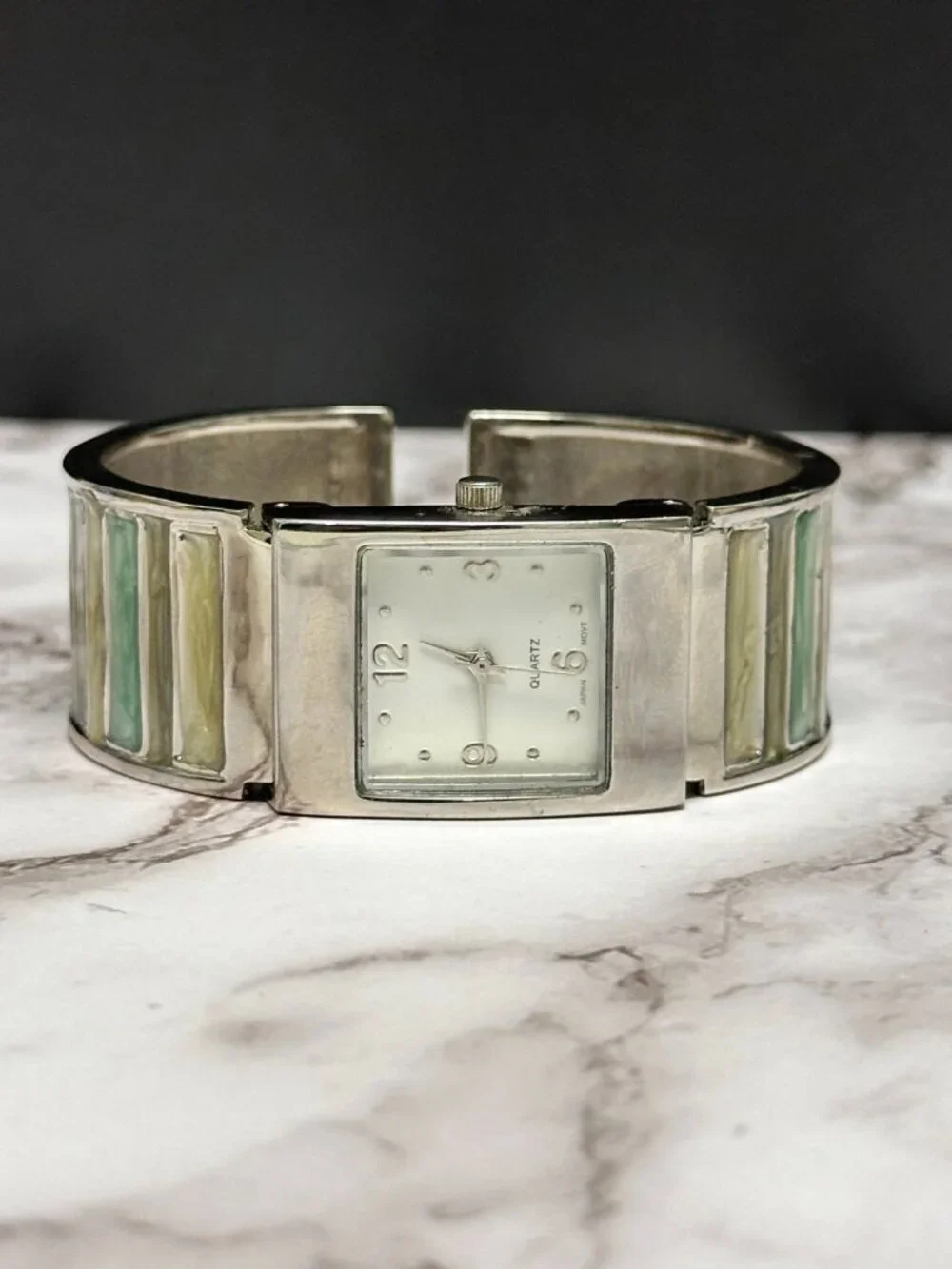 Unbranded this watch